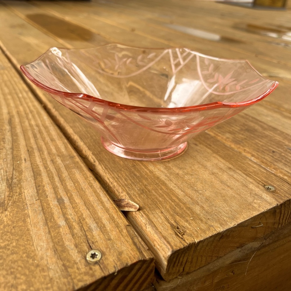 Pink depression glass bowl etched glass